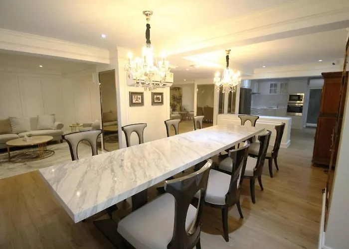 Sasha House Aparthotel 3*