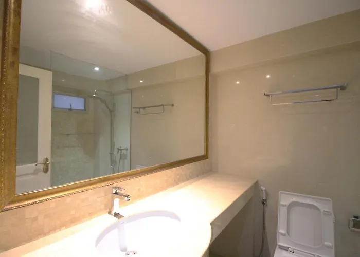 Aparthotel Sasha House 3*