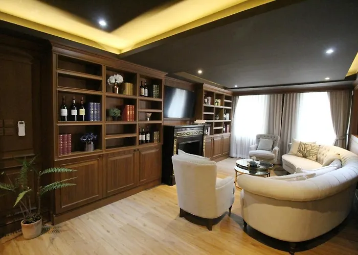 Aparthotel Sasha House 3*