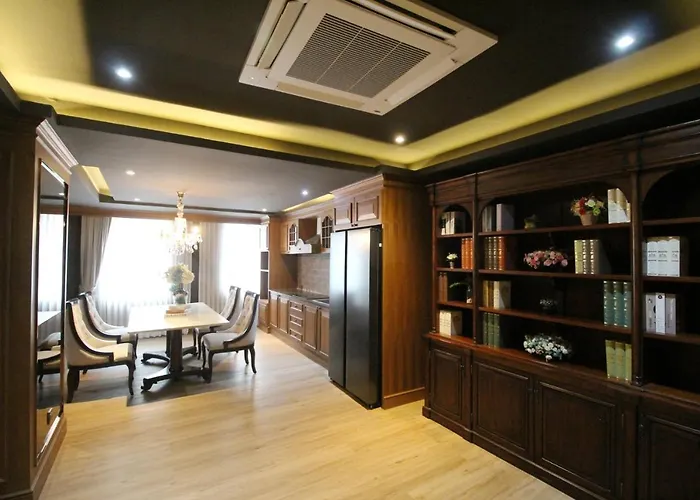 Sasha House Aparthotel 3*
