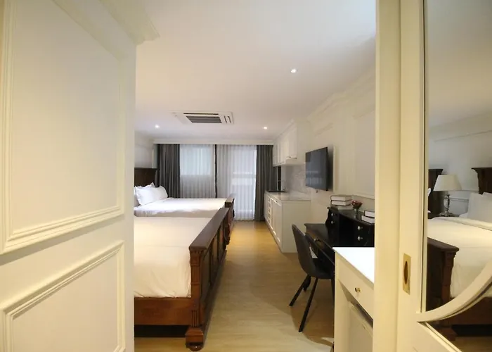 Aparthotel Sasha House 3*