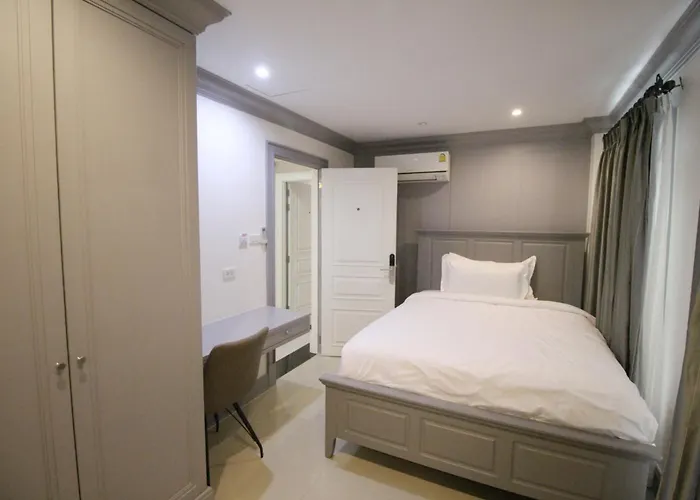Sasha House Aparthotel 3*