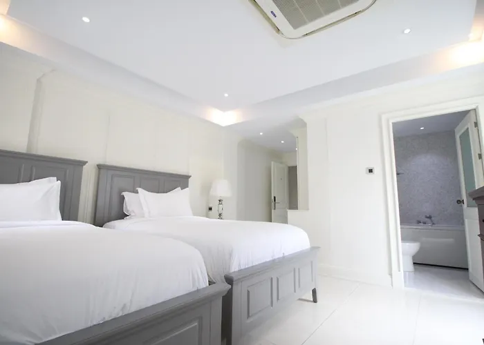 Sasha House Aparthotel