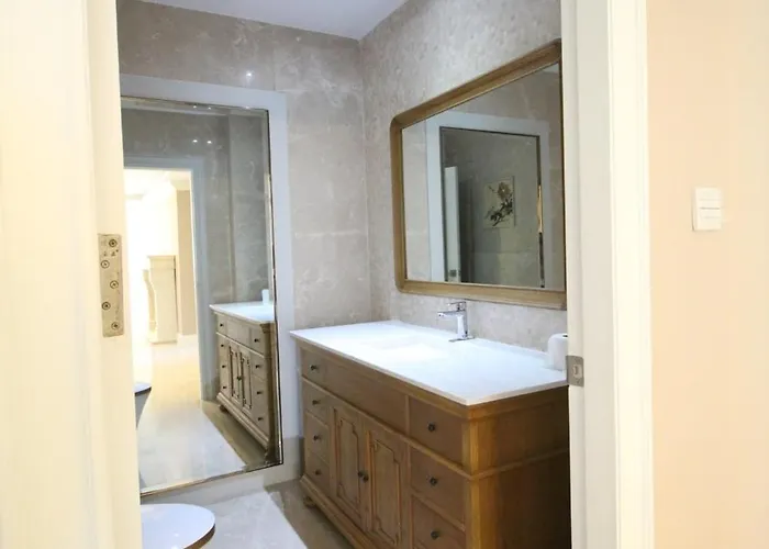 Aparthotel Sasha House 3*