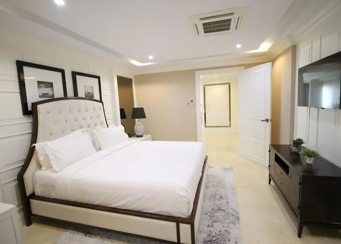 Sasha House Aparthotel 3*