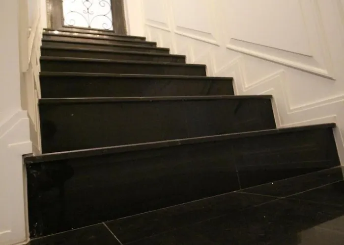 Sasha House Aparthotel 3*