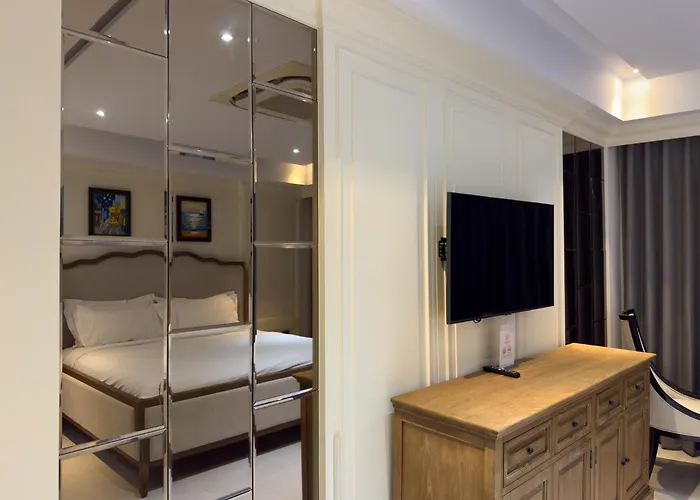 Sasha House Aparthotel