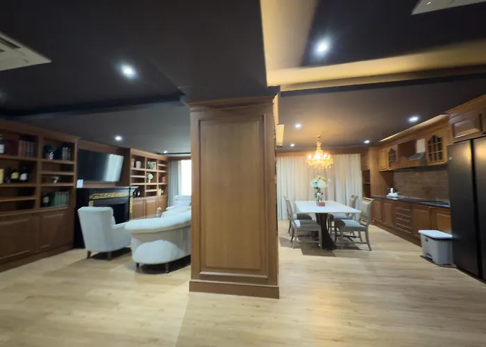 Sasha House Aparthotel