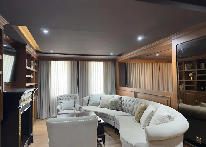 Sasha House Aparthotel