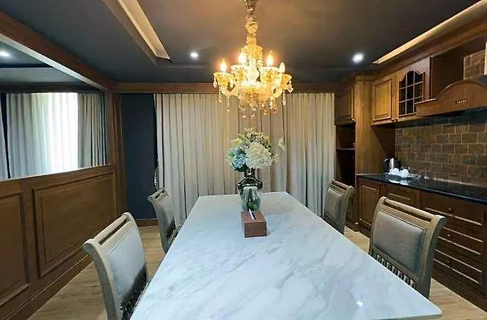 Aparthotel Sasha House 3*