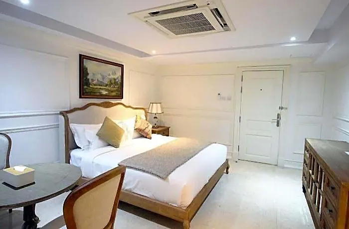 Sasha House Aparthotel 3*